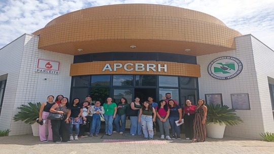 Alunos da Uniopet conhecem a gestão e os indicadores da produção leiteira na APCBRH